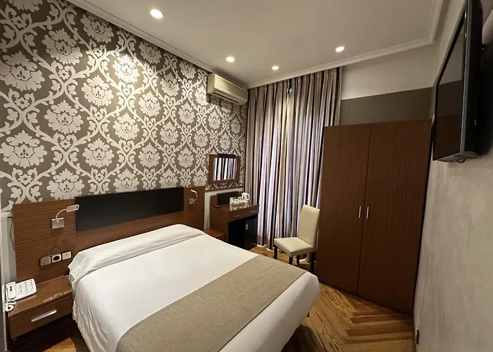 Atocha Almudena MartínHostal